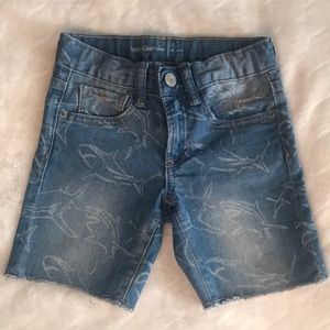 Gap Boys Jean Shorts with shark pattern (size 4T)